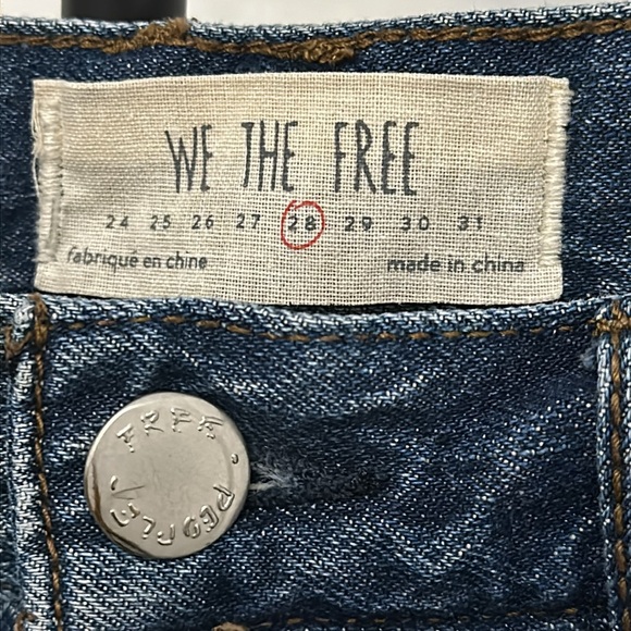 WE THE FREE CUT OFF SHORTS IN MEDIUM DARK WASH FRAY HEMS BUTTON FLY SIZE 28 EUC - Picture 3 of 9